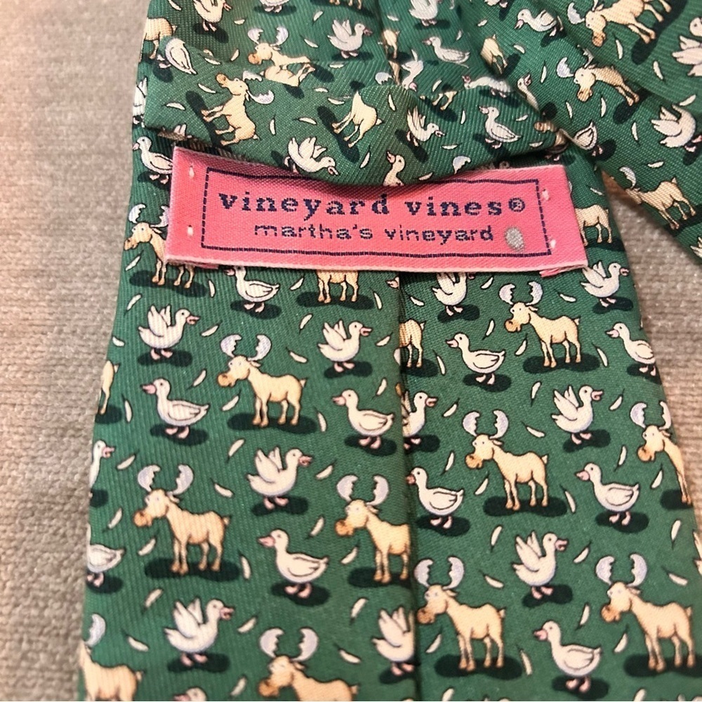 Vineyard Vines green Moose and Duck silk tie